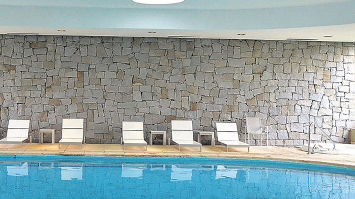 Hold: cuando el ahorro en  piscinas también es saludable